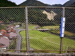 JR三江線のローカル列車は宇都井駅に到着です
この駅は「天空の駅」としても有名な秘境駅ですよねｗ
しかし、立ち寄ってみたい気持ちを抑えつつ、今回は先に進みます