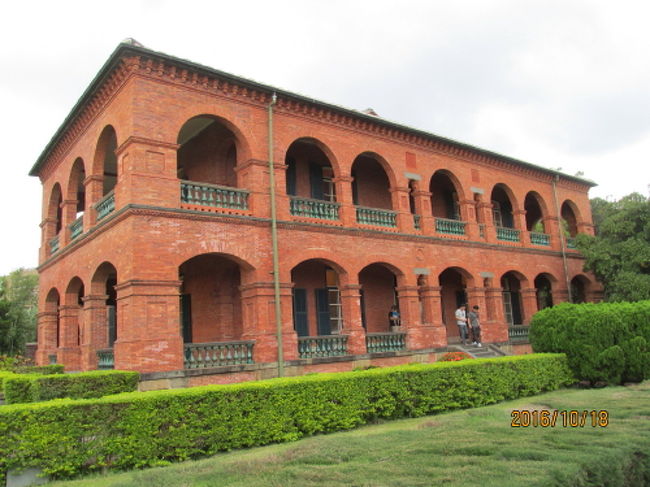 大きい方がイギリス領事館址です。