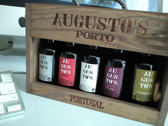 記念に、テイスティングのミニボトル５本セットを購入。<br /><br />ツアー料金１人、€５（約￥575）<br />ミニボトルセット、€１５（約￥1,725）<br /><br />お土産ワイン30ユーロ以上購入で、ツアー料金が無料になるので、<br />私たち２人で、一人分は無料となりました。