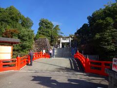 武田神社です。

ここはご存知信玄公の居城を神社としたものです。
