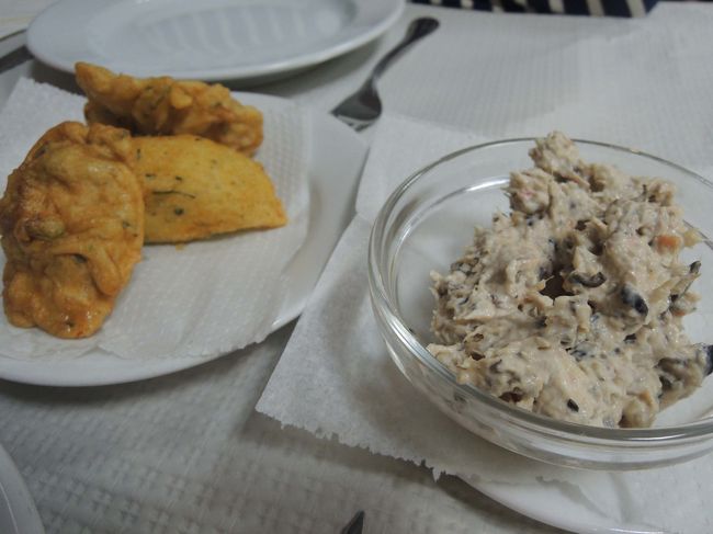 これで今日の街歩きは終了。<br /><br />さぁ～、ディナータイムです。<br />今日は「２度目のポルト」の娘おすすめの大衆レストランへ、レッツゴー！<br /><br />こちら、前菜の「ポルトガル風さつま揚げ」と「お魚のパテ」<br />勝手に出て来ますので、「ノー、サンキュー」も可能でしたが、<br />美味しそうなので、いただきました！　　<br />本当に、美味っ！！<br /><br />