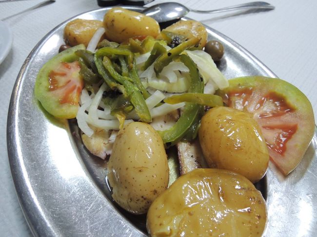 タコのマリネはこんな感じ…。<br />本体、良く見えず、ですね～。