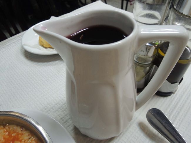 ハウスワインは、こんな感じで出て来ます。<br />ラフでいいですねぇ～！