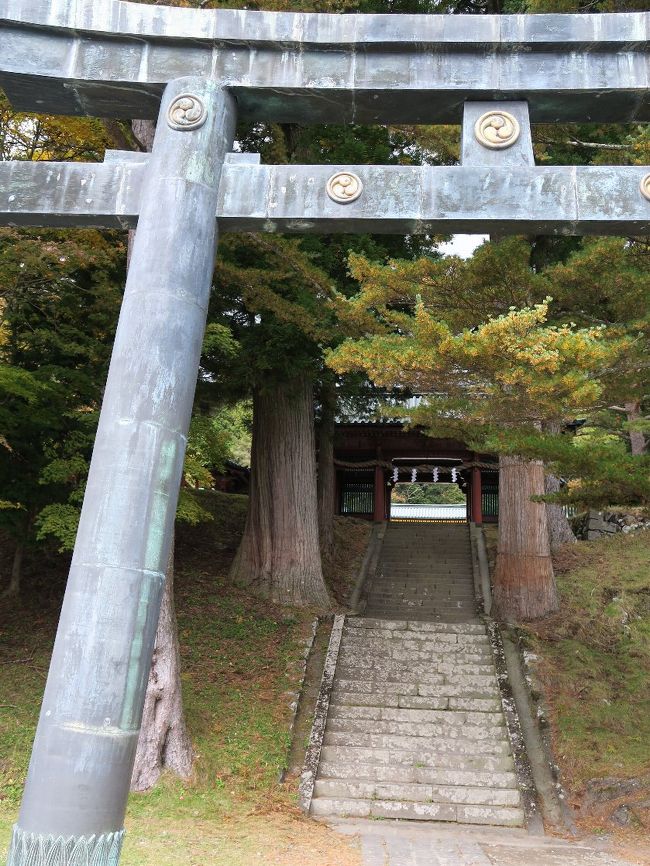 二荒山神社（ふたらさん）<br /><br />　二荒から→ニコウ→日光となったとも言われます