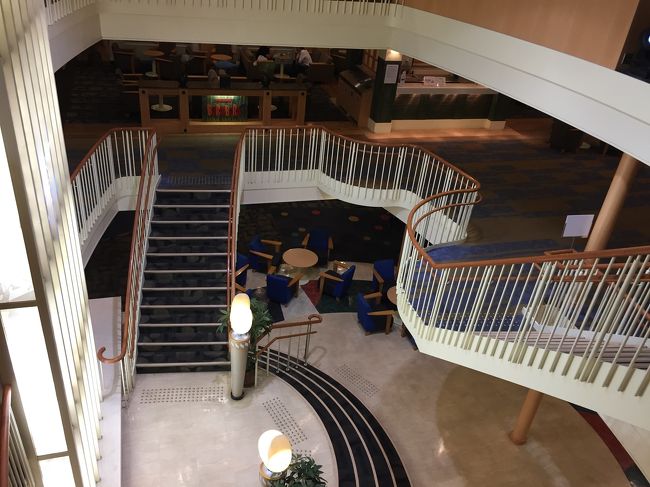 豪華なロビーがお出迎えしてくれます。