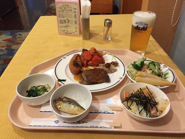 今日の夕食です。<br />ビールが美味かったー<br />このフェリーの終点は苫小牧なので、ビールがサッポロならなお良かった！