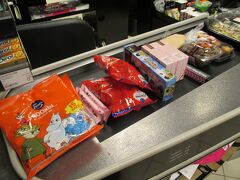 ソラリスでは１階にスーパーがあるので、お土産のお菓子を購入。
ヘルシンキよりも物価が安いので、こっちでまとめて買いました。

ソラリスの中は近代的というか、日本と全然違和感のないショッピングモールでした。