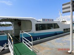 太助から歩いて2-3分で丸亀港。
本島には本島汽船で行きます。
