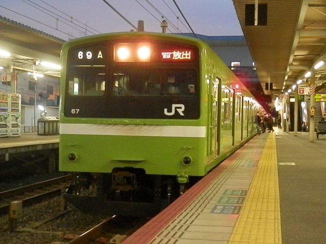 2016.10.22　久宝寺<br />やはり２０１系が圧倒的に多い。おおさか東線に乗り換える。