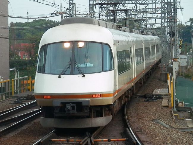 2016.10.22　河内国分<br />“名阪甲”の「アーバンライナー」が通過。私鉄特急の最高傑作だと思う。