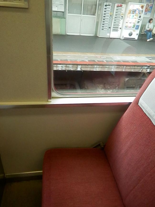 2016.10.22　五十鈴川ゆき急行列車車内<br />５２００系は近鉄では数少ないクロスシート車。