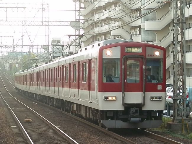 2016.10.22　大和高田<br />都心側をバンバン飛ばす下位優等列車が多く設定されているのは近鉄らしい。