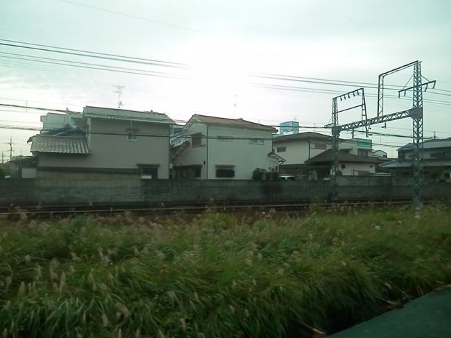 2016.10.22　京都ゆき特急列車車内<br />大阪線のホームを出るとポイントを渡って短絡線に入り、新ノ口駅付近で橿原線に合流する。<br />