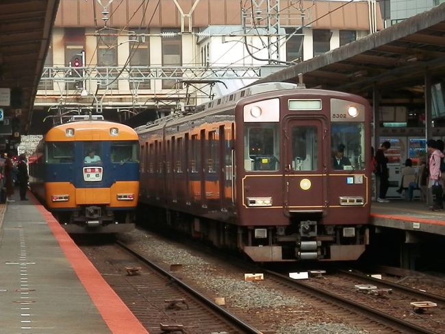 2016.10.22　大和西大寺<br />乗り換え時間はわずか５分！ちょうどやってきたのは珍しい復刻塗装車。