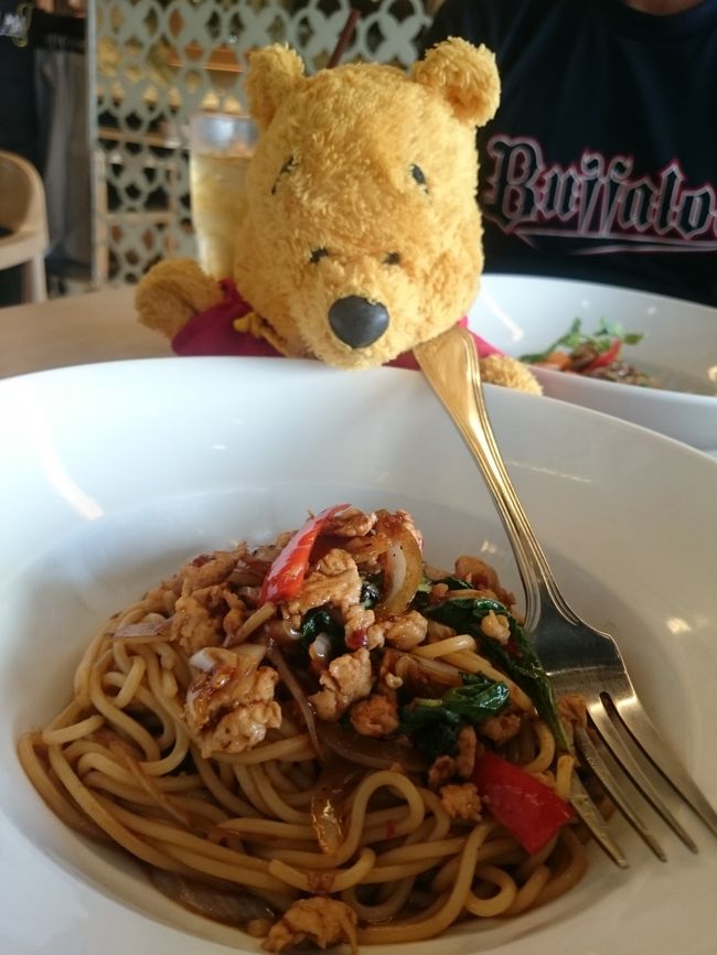 これが私が食べたかった「ガパオパスタ」でーす☆<br /><br />「おねーたん、おいちーね☆　ガパオちゃんはパスタにあいましゅねー☆」<br /><br />もうちょっと食べたい量！<br />他の味も試したい。てか、タイ料理ってパスタにあうのねー！