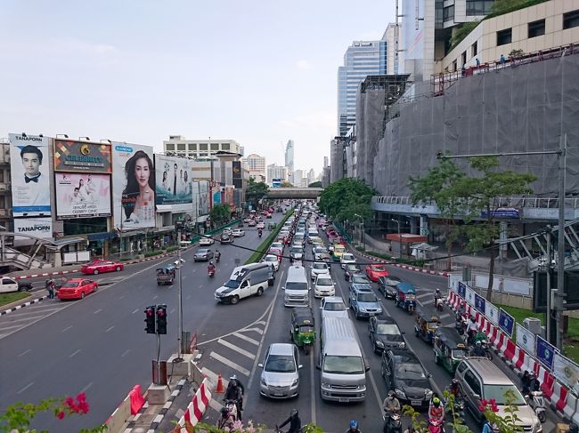 ぷらぷらと、、、<br />これまた旦那ちゃんが大ＭＢＫへ向かいました！<br /><br />ここには、私が行きたかった「ロフティーバンブー」というお店もあるの☆<br /><br />テンションあがるぅ～(#^.^#)