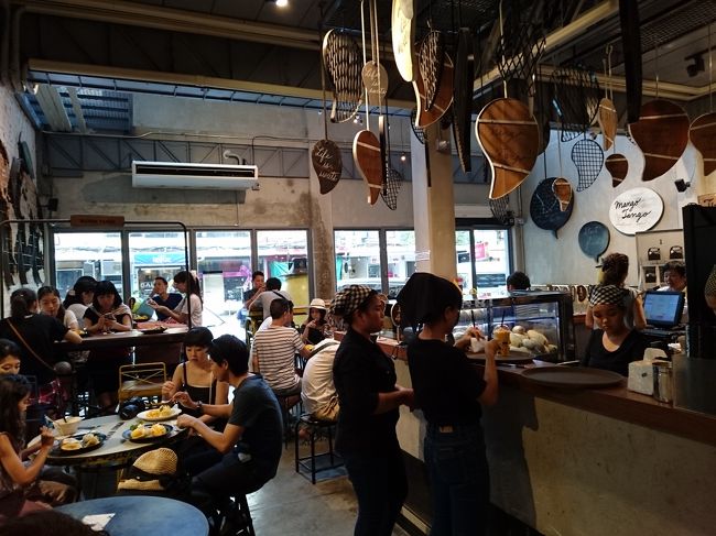 お店、大混雑！でも、すぐ入れてラッキー！