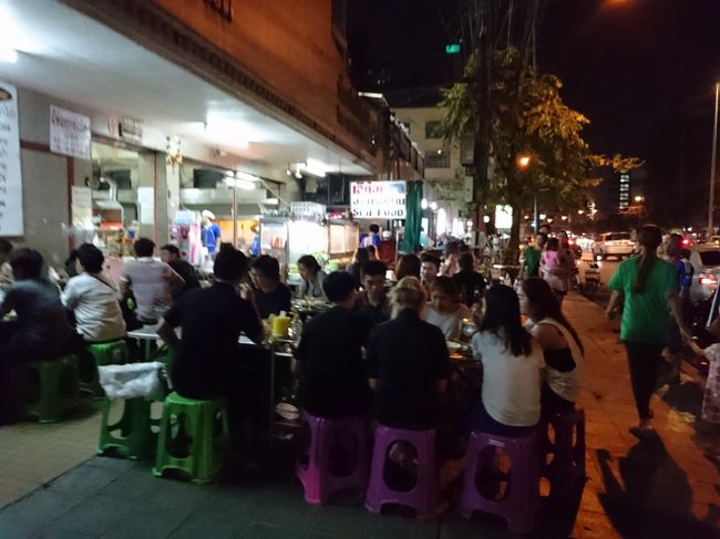 外は満員御礼！！