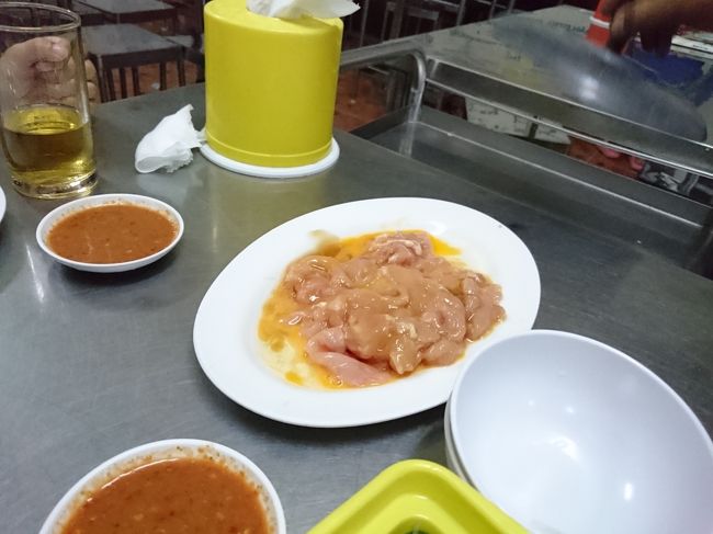 豚ちゃんの内蔵系があまり入っていないセットにしました！<br />生卵がのってた。