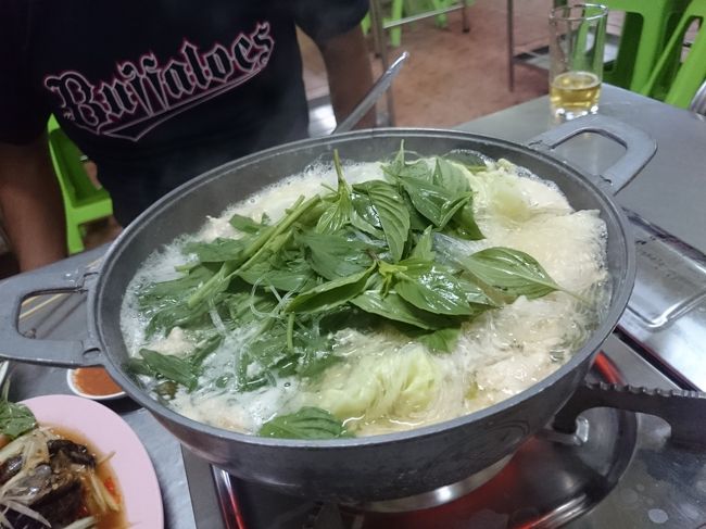 野菜投入！<br />グツグツ煮ます。