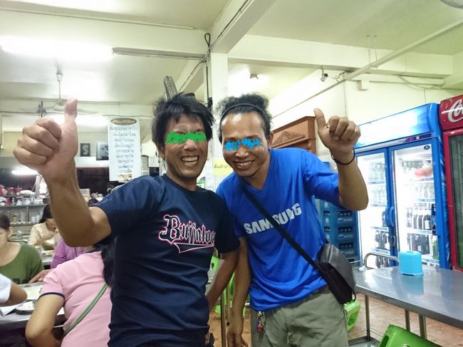 はい！<br /><br />彼に大変お世話になりました。<br /><br />アリガトー！！<br /><br />ビール２本飲んで、約５００ＢＴでしたっ！安い！！