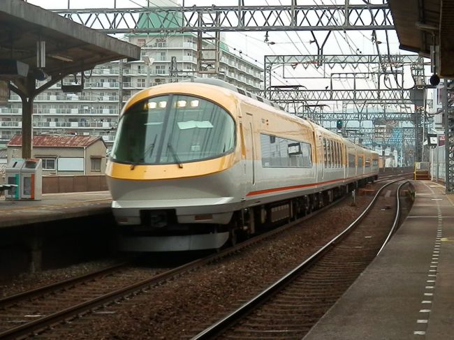 2016.10.22　今里<br />奈良からの特急は「伊勢志摩ライナー」であった。