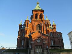 ５日目は、朝からウスペンスキー寺院へ。本当は２日目に行こうと思っていたのですが、行きそびれていたので。
朝日が当たって美しい。時間が早かったので中には入れませんでした。
