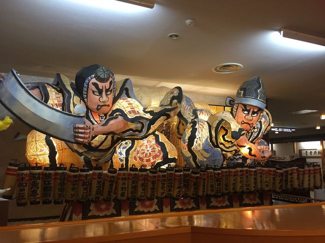 新青森駅に到着。<br />ミニねぶたがお出迎えしてくれました！<br />レンタカーで八戸に向かいます。久しぶりに友人に会います。<br />ちなみにレンタカー会社に事前にペットを乗せますと連絡したのですが、うまく伝わっておらず新車のフィットが！！！<br />始まりからluckyです♪