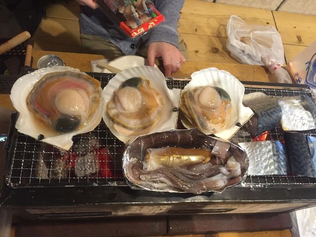 友人宅に無事到着して、八戸の八食センターに向かいました。<br />市場で売っている魚介類を購入して、バーベキューができます。<br />この、ホタテ本当に大きくて美味しかった♪<br />ごちになりました！<br />久しぶりに友達に会い楽しすぎて写真はこれしかありません（汗）