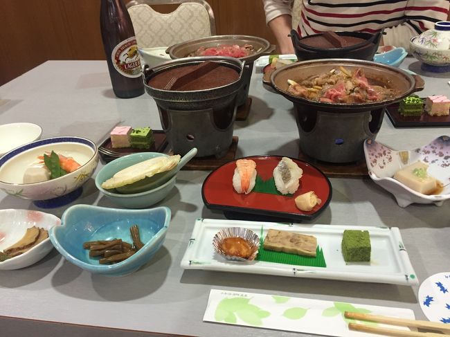 この日の宿泊は十和田市の「十和田湖荘」です。食事はご覧の通りなんだかぱっとしない、ペット可の宿はあまり無いのでこんなもんです。<br />良かった点は、何故だかうちのペットがとても落ち着いて過ごせたこと。珍しいんですよ、いつもはそわそわ。青森好きなのかな、、、<br />あとは温泉。とっても良かったですよ！<br />あっ、うちのペットとん丸2号は間も無く登場します。