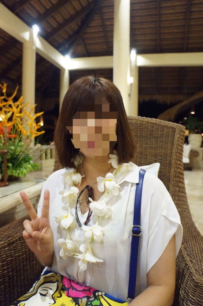 プルメリアのレイを掛けてくれて歓迎してくれます。<br />いい匂い！