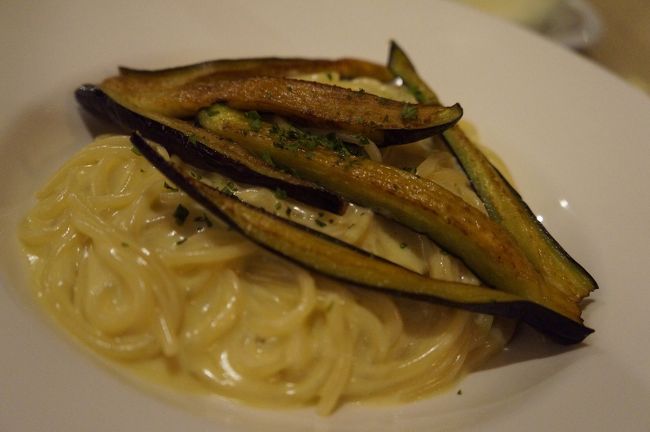 ナスのカルボナーラ<br />チーズが濃厚で、カルボナーラ大好きな私はテンション上がる味でした！<br />濃厚なので、最後ちょっときつかったけど…<br />1000円弱