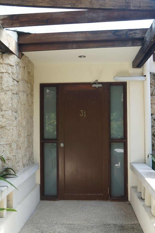 私たちは、長屋タイプのお部屋プールラグーンスイートに宿泊。<br />部屋から共用のプールに直接行けますが、プライベートプールは無いです。