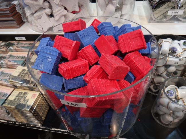 凱旋門の消しゴム？