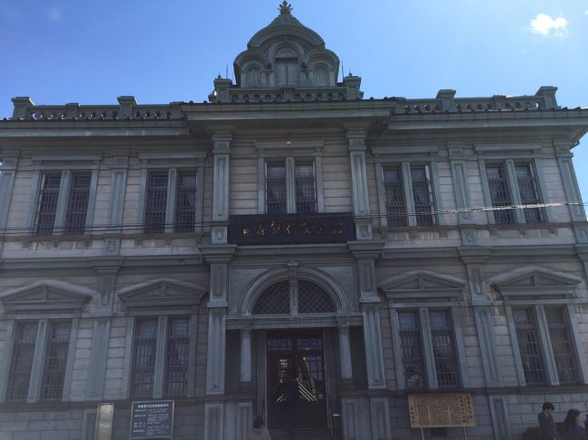 いよいよ、弘前城です。<br />青森銀行記念館。