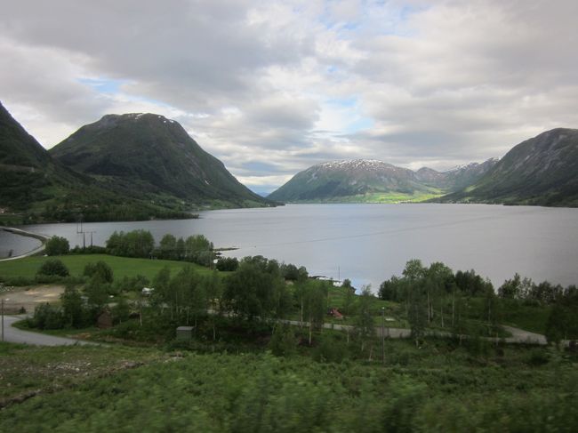 湖(地図ではJolstravatnetとありました)