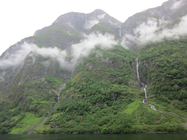 多くの滝が見られます。