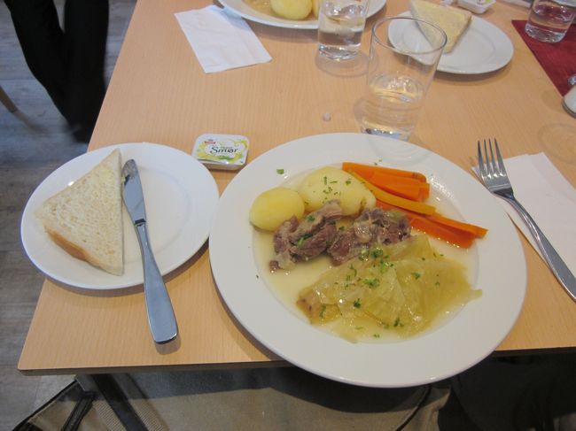 メイン<br />今日はデザート無し、一寸さびしい昼食でした。<br />