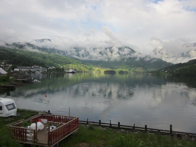 ハダンゲルフイヨルド<br />左側に今日泊まるブラカネスが見えます。<br />