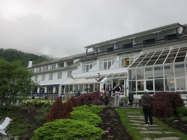 19時10分、ウルヴィックにあるホテルブラカネスに到着<br />ハダンゲルフイヨルドに面して建つ☆☆☆☆ホテル<br />ノルウェーのホテルではリレハンメルが最低でしたが段々良くなってきます。