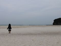 白良浜
秋の海は静かです

長女は大はしゃぎ
走り回ってました