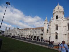 ベレンで下車してジェロニモス修道院へ。 長蛇の列に並んで入場。とても大きな修道院で悪くはありませんが、あらかじめ勉強せずに行ったので、個々のレリーフその他の構造の意味はよく分かりませんでした。