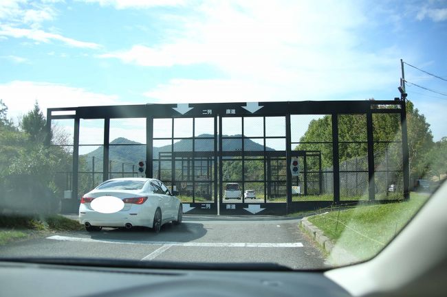 動物園と違って税金の補助がないのが理由かもしれませんが、それにしても割高感が半端ないです。動物園は金食い虫、というのが実感できる金額設定です。