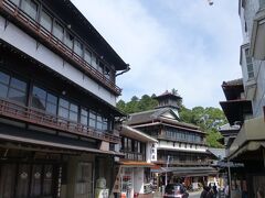 成田山の参道というとこのあたりが一番有名なところでしょうか？

元旦はたくさんの人であまりまわりを見ずに歩いていました。