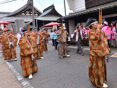 「祐泉寺」では芋煮汁の無料配布が行われた。
小松屋のお隣の祐泉寺