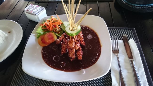 シーウォーカー昼食付きプラン<br />そういえば、バリにきてサテを初めて食べた（笑）