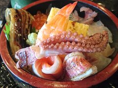 新山口駅前の回転寿司「たかくら」
ランチの海鮮ちらしはボリュームありすぎ！