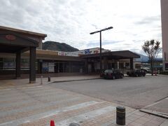 武生駅。駅舎は西側にだけある。