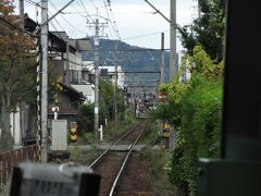 神明駅の手前。
沿線は意外と家が多い。