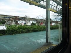 レオライナーは、先程の西武球場前駅から、西武遊園地までを行き来をしている電車らしい。
間に駅は唯一この遊園地西駅だけのよう。

観覧車見えた！

終点の西武遊園地駅から、西武多摩湖線に乗り換えて国分寺まで行きます。